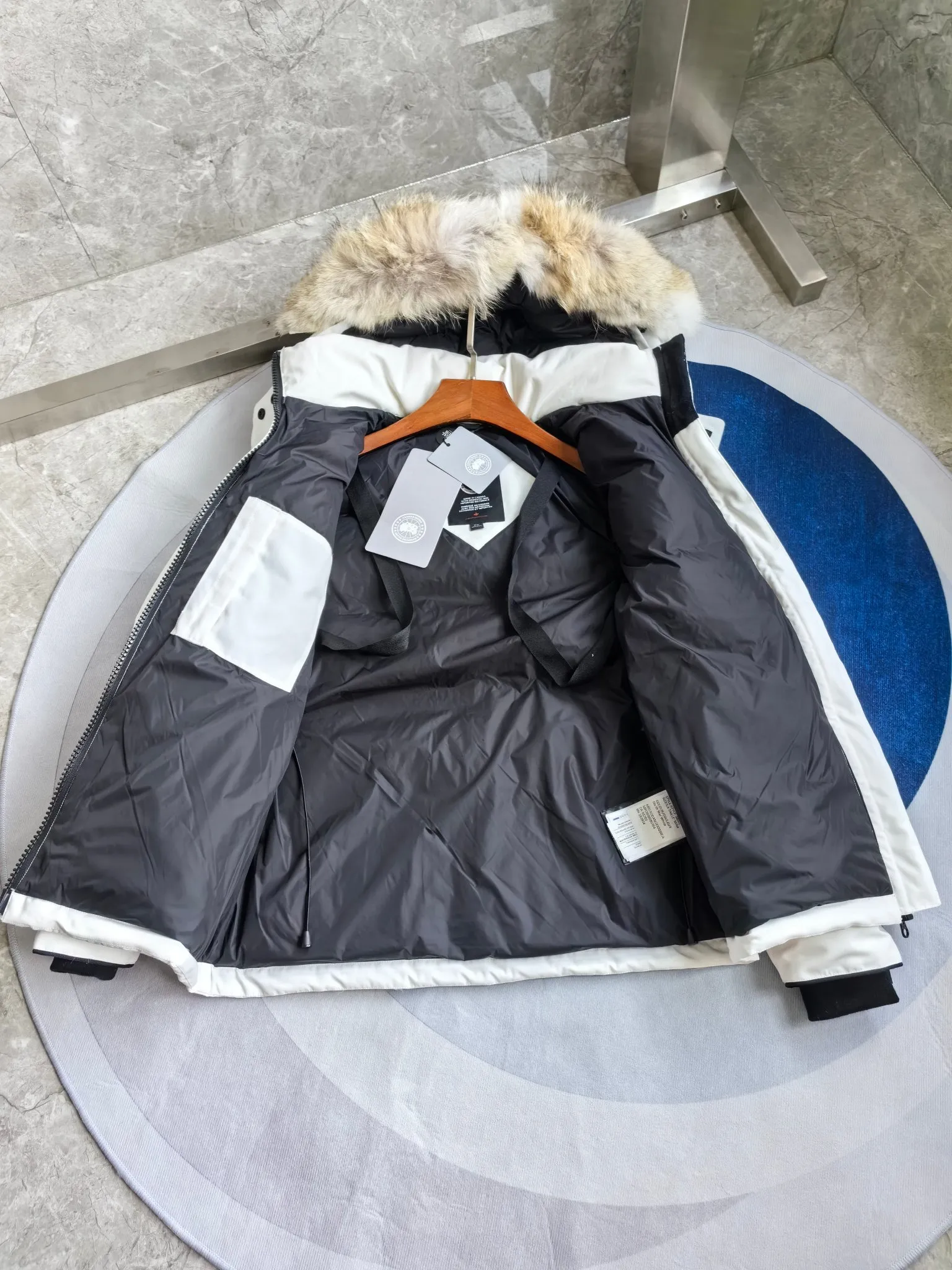 P860 E04 Chelsea women's model off-white.